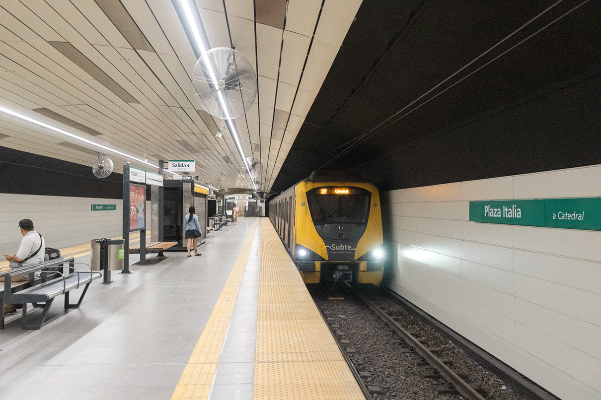 En el marco del Plan de Renovación Integral de Estaciones, la parada neurálgica de Palermo reabrió sus puertas tras una transformación completa. Los trabajos incluyeron desde la impermeabilización de techos hasta la restauración de murales históricos y recambio de pisos.